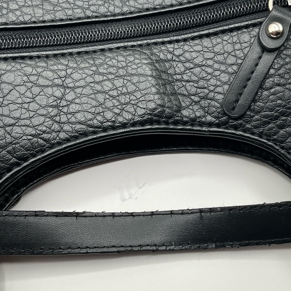 Giani Bernini Women’s Black Pebbled Non-Leather Material. Double Flat Straps. - Picture 12 of 12